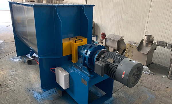 WLD-4P臥式螺帶混合機成功發往山東