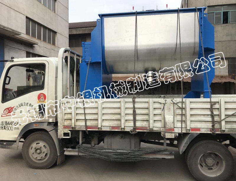 2000L螺帶混合機成功發往鹽城——無錫中銀機械